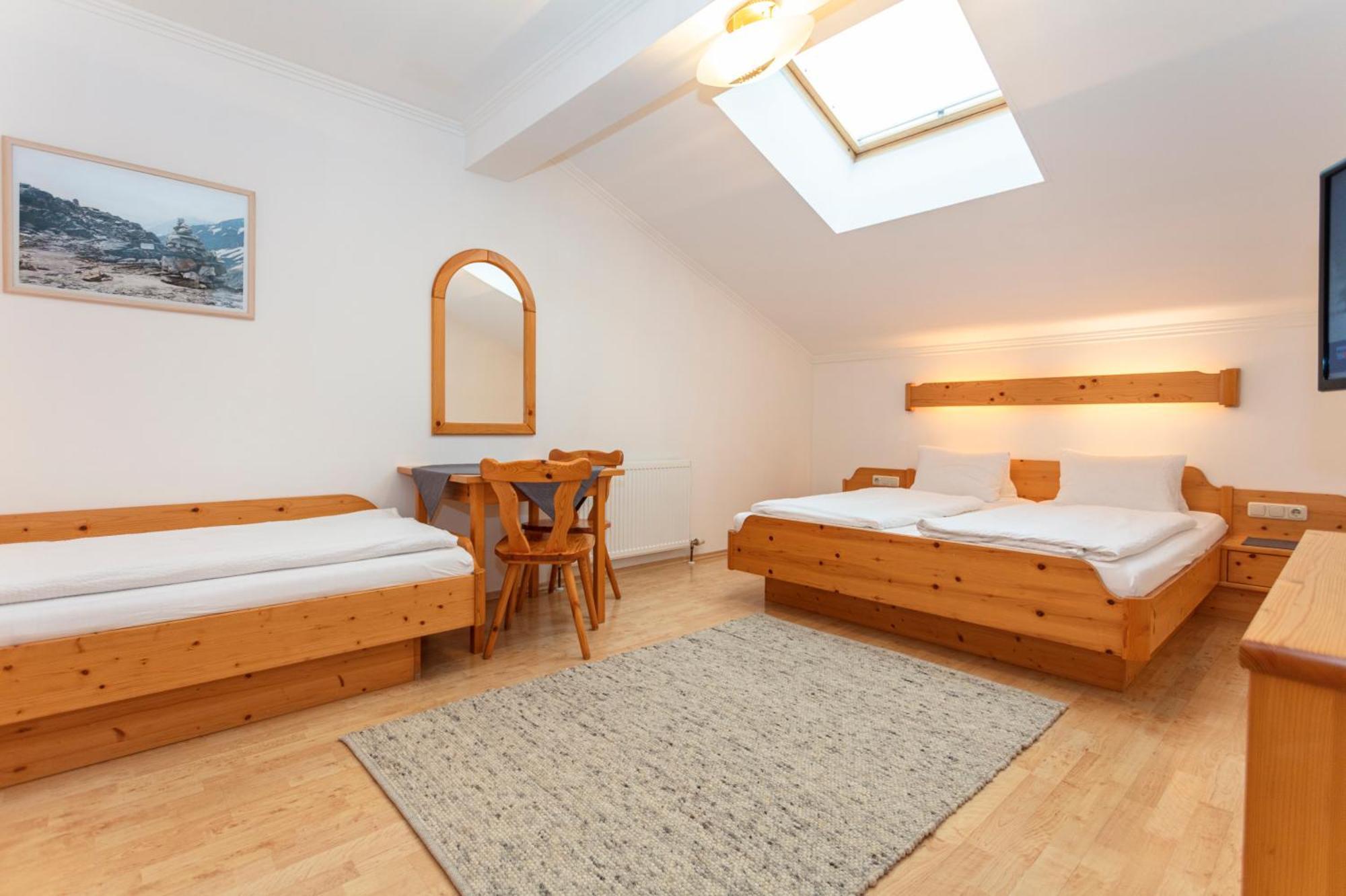 Tischlerwirt Hotel อุทเทนดอร์ฟ ภายนอก รูปภาพ